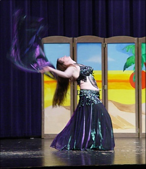 The first soloist of the evening was Juni. She swept onto the stage with her fluttering veil and began to dance
