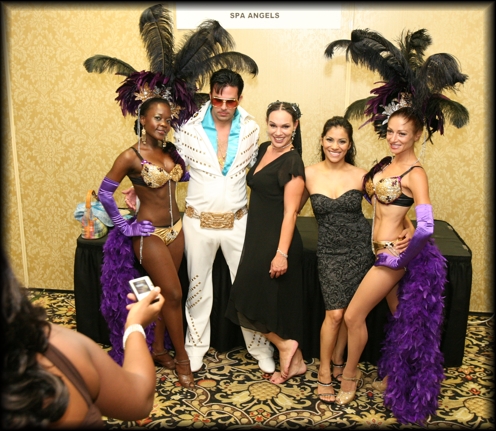 Elvis poses with the showgirls