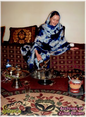I'm doing this completely wrong. You're supposed to hold the pitcher really high and not close to the glass like I'm doing it. The Sahrawis have a specific way of pouring the tea, once in the glass they pour it back and forth with another glass a couple of times